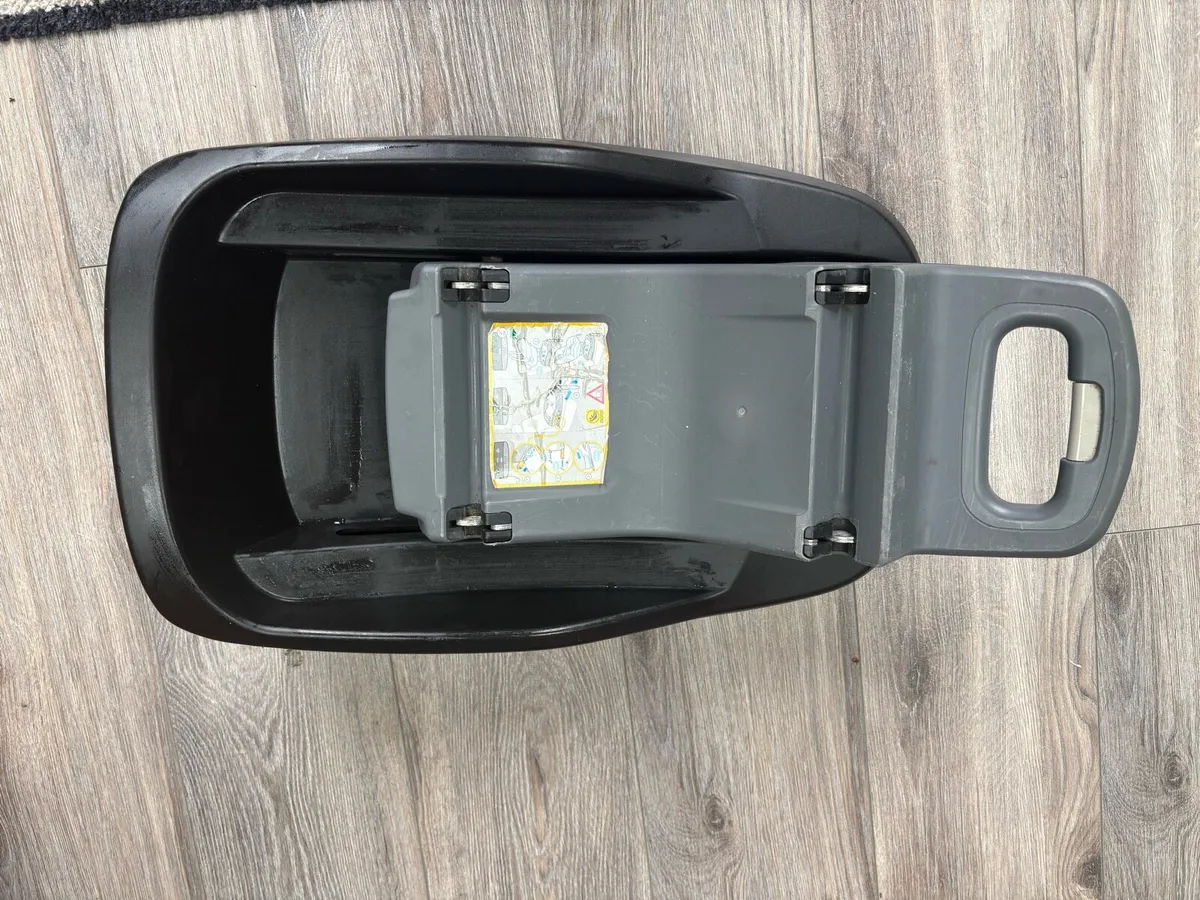 Maxi Cosi family fix isofix base - Image 2