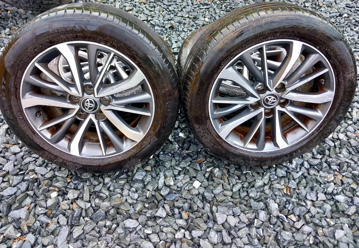 17inch 5x114.3 Toyota alloy wheels - Image 1