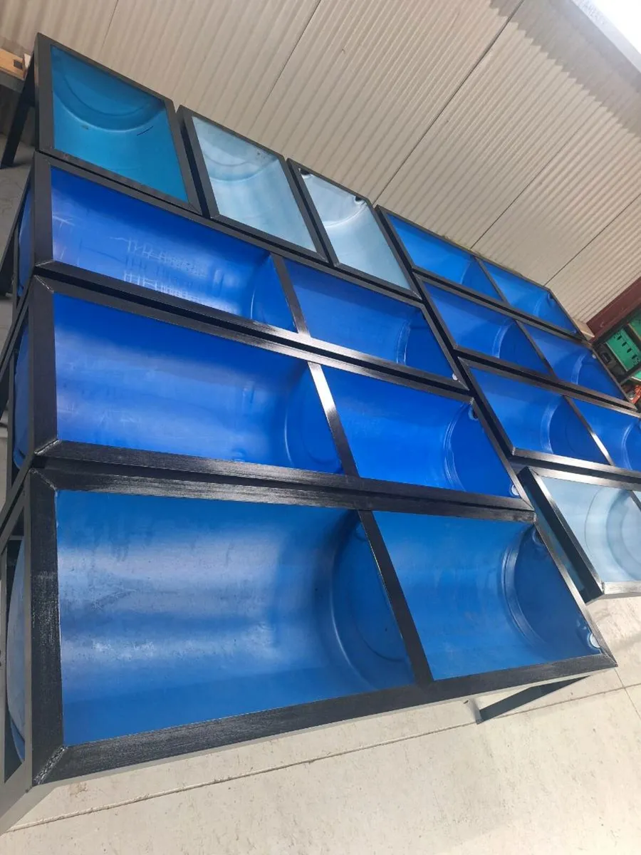 Feeding trough - Image 1