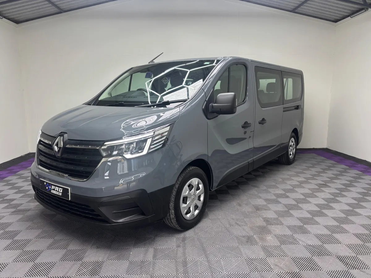 231 RENAULT TRAFFIC LWB 9 SEATER BUSINESS - Image 1