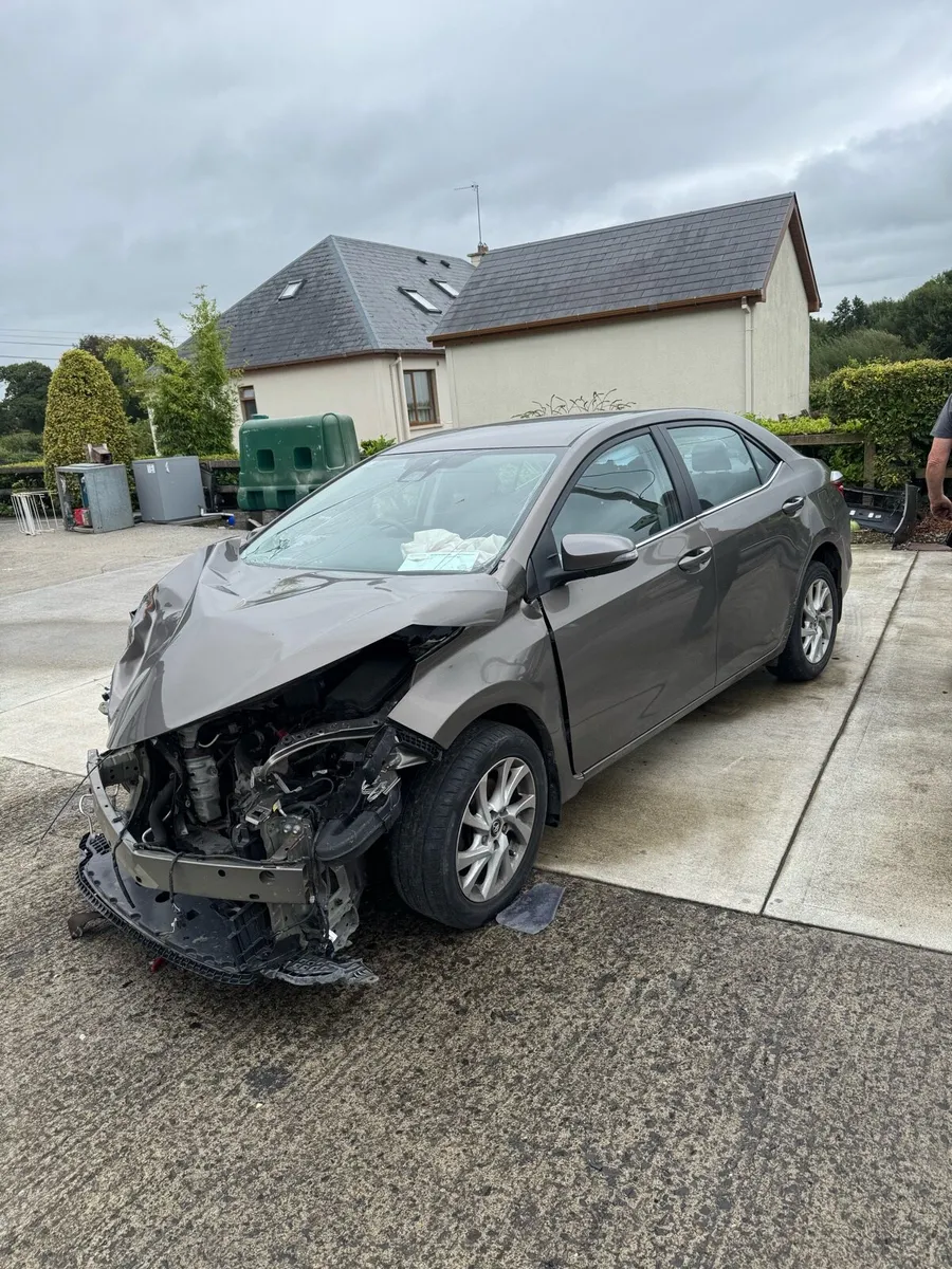 Breaking  2018 Toyota Corolla and 2011 Yaris - Image 1