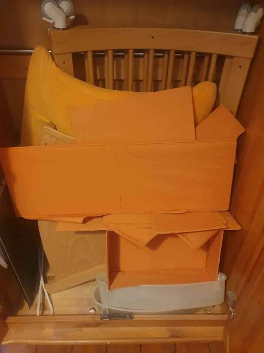 Stokke nursery changing table - Image 2