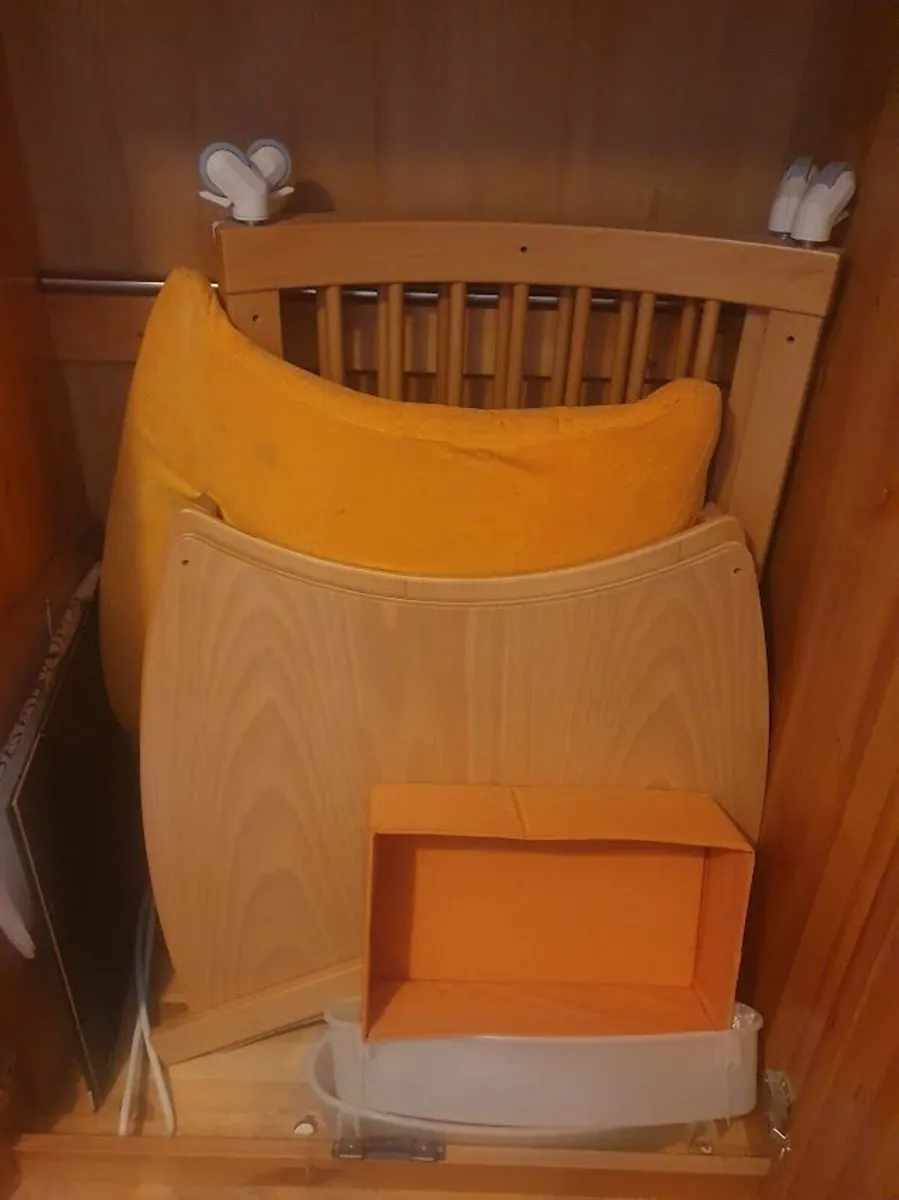 Stokke nursery changing table - Image 3