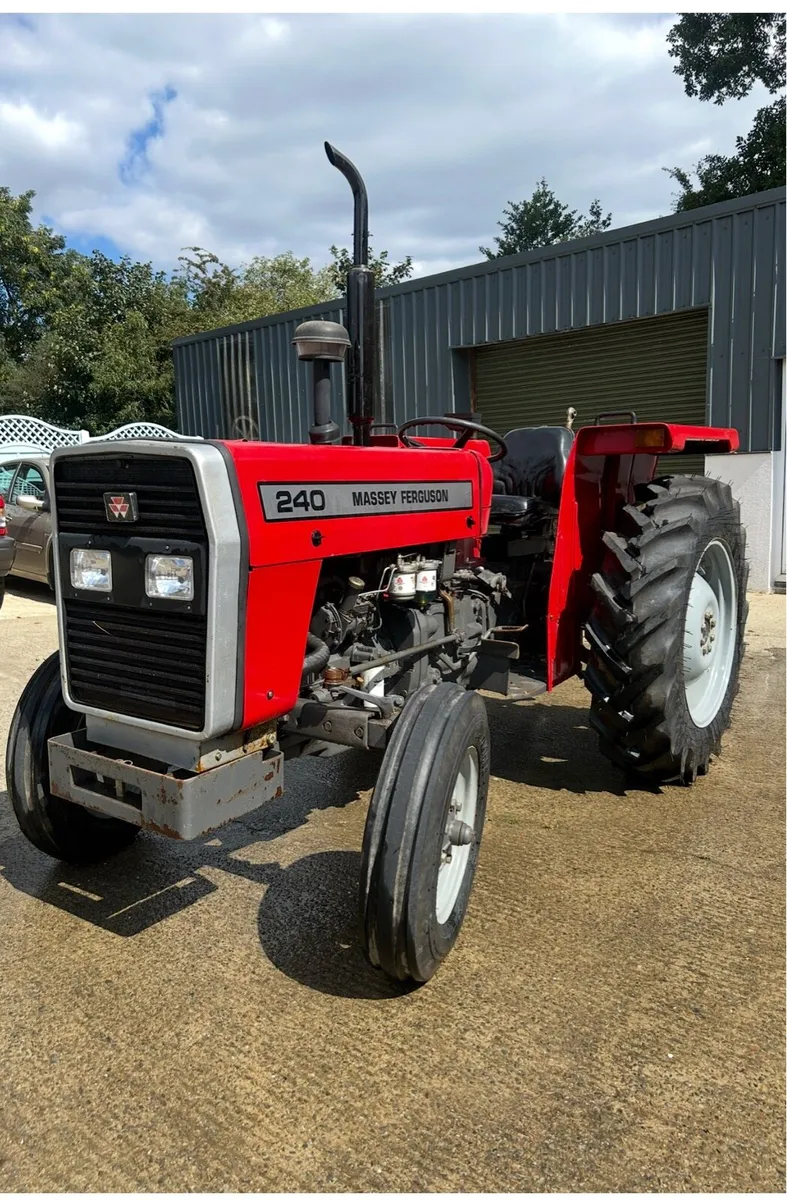Massey Ferguson 240 - Image 1