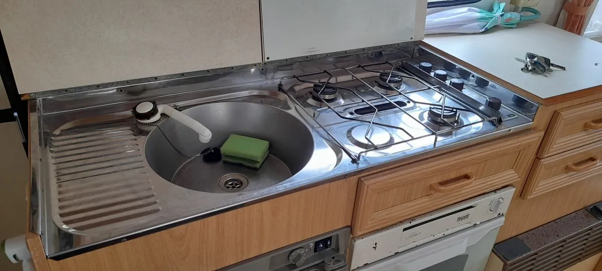 Caravan Avondale 4 berth - Image 4