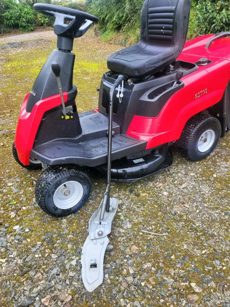 Mountfield 827m ride on lawnmower - Image 1