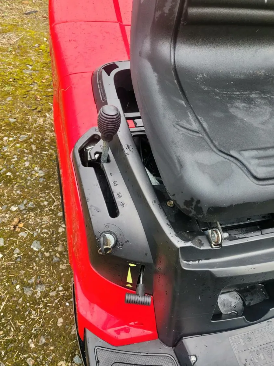 Mountfield 827m ride on lawnmower - Image 4