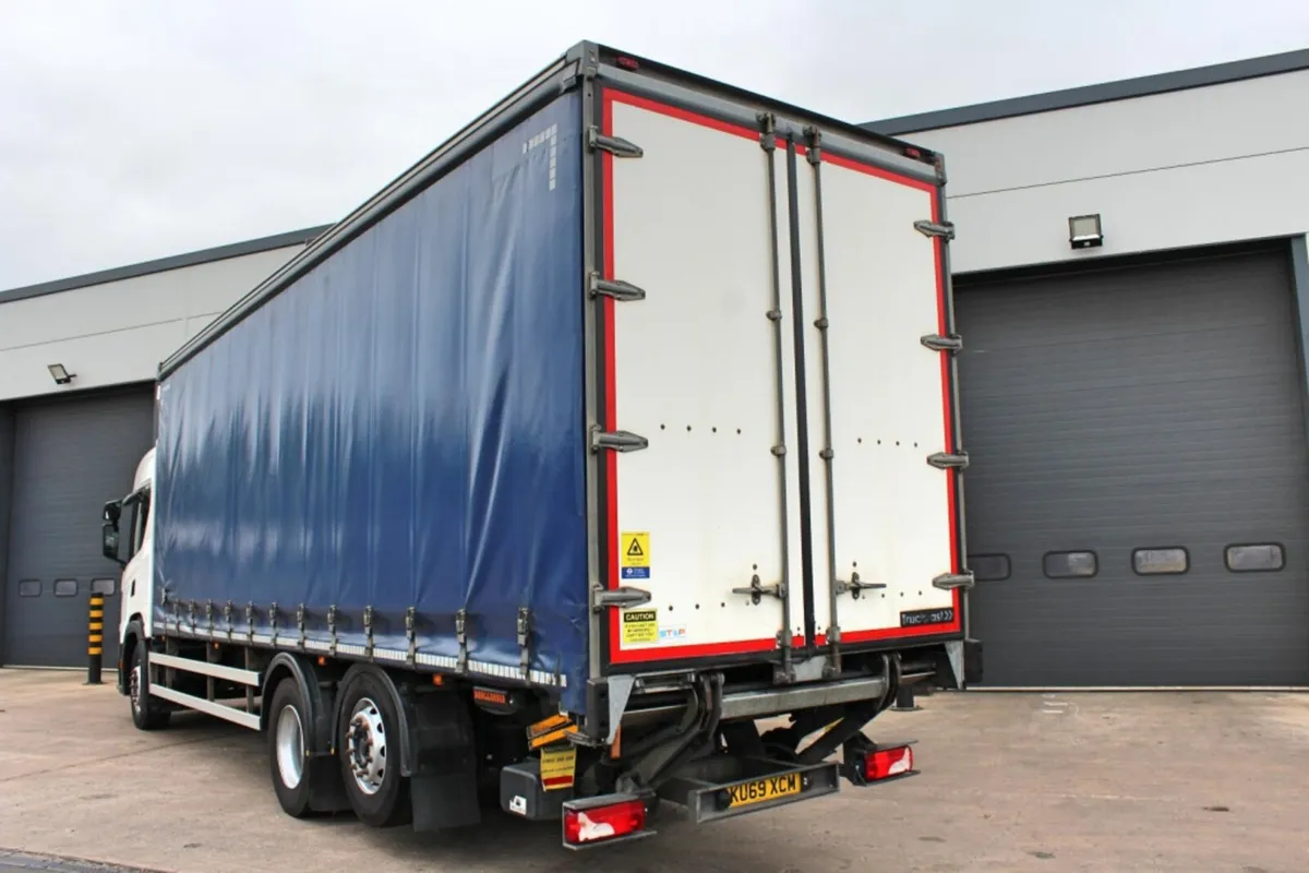 2019 SCANIA G320 6X2 SLEEPER CAB CURTAIN SIDER - Image 4