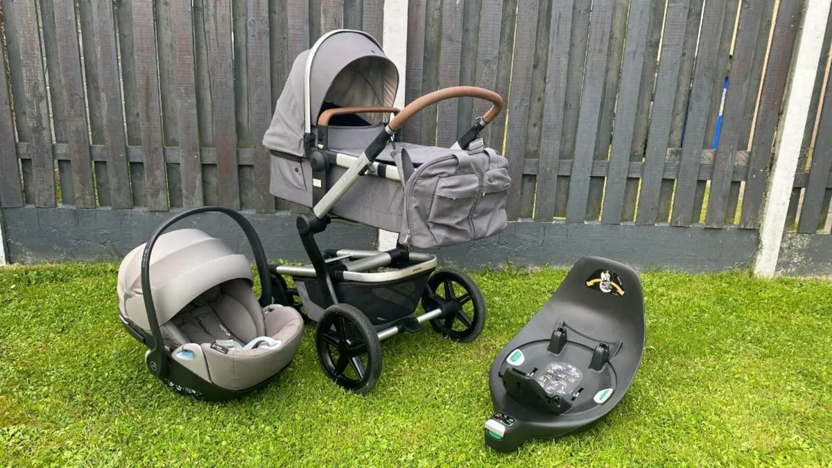 Joolz Day+ Dark Grey Stroller & Cybex Cloud Z SET - Image 1