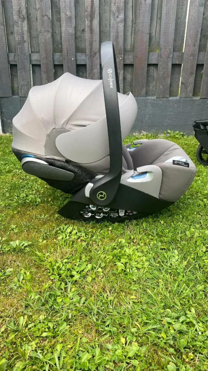 Joolz Day+ Dark Grey Stroller & Cybex Cloud Z SET - Image 3