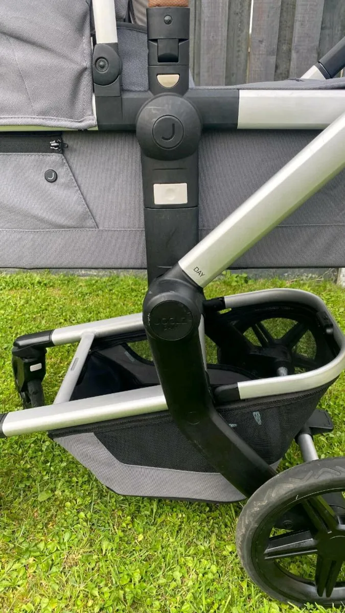 Joolz Day+ Dark Grey Stroller & Cybex Cloud Z SET - Image 4