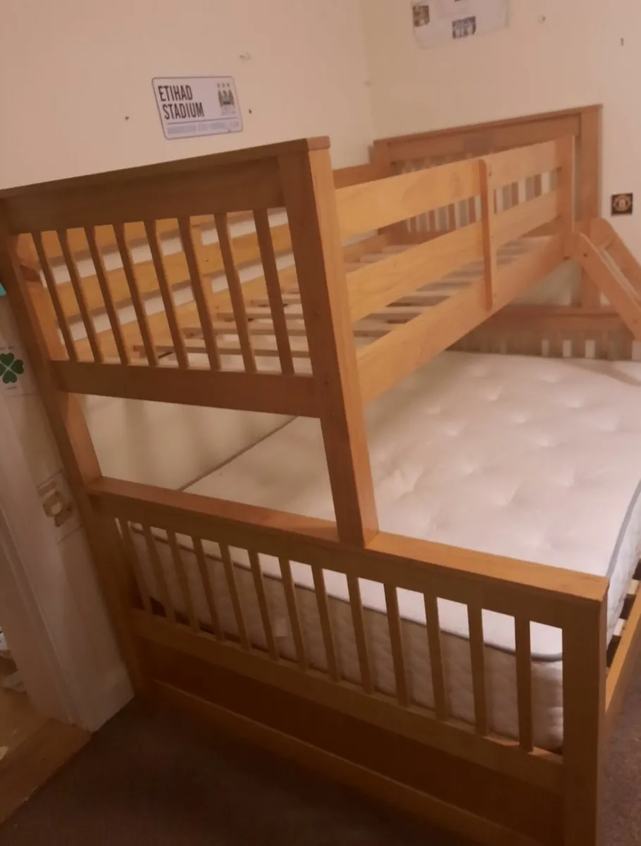 Triple bunk bed - Image 1