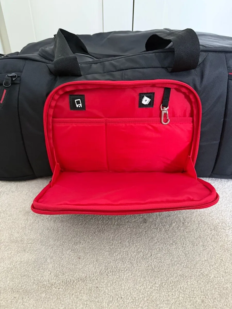 Gym bag with meal prep holder - Image 4