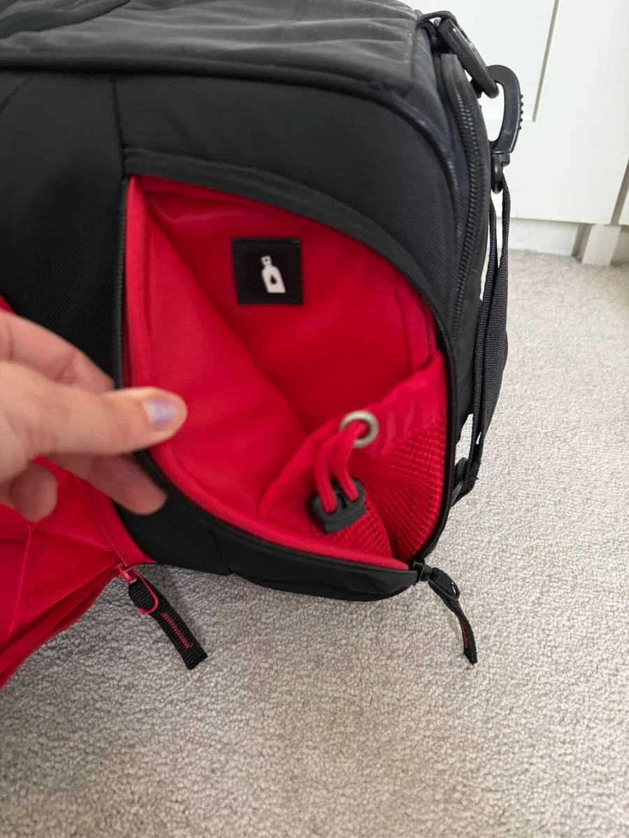 Gym bag with meal prep holder - Image 3