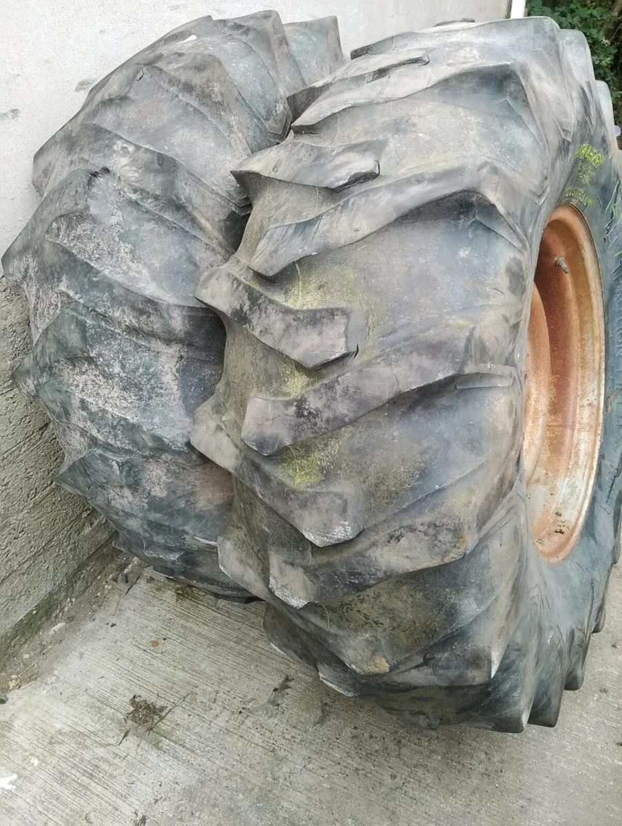 Tanker Wheels Wide 8 Stud 18.4-26 12 Ply Firestone - Image 2