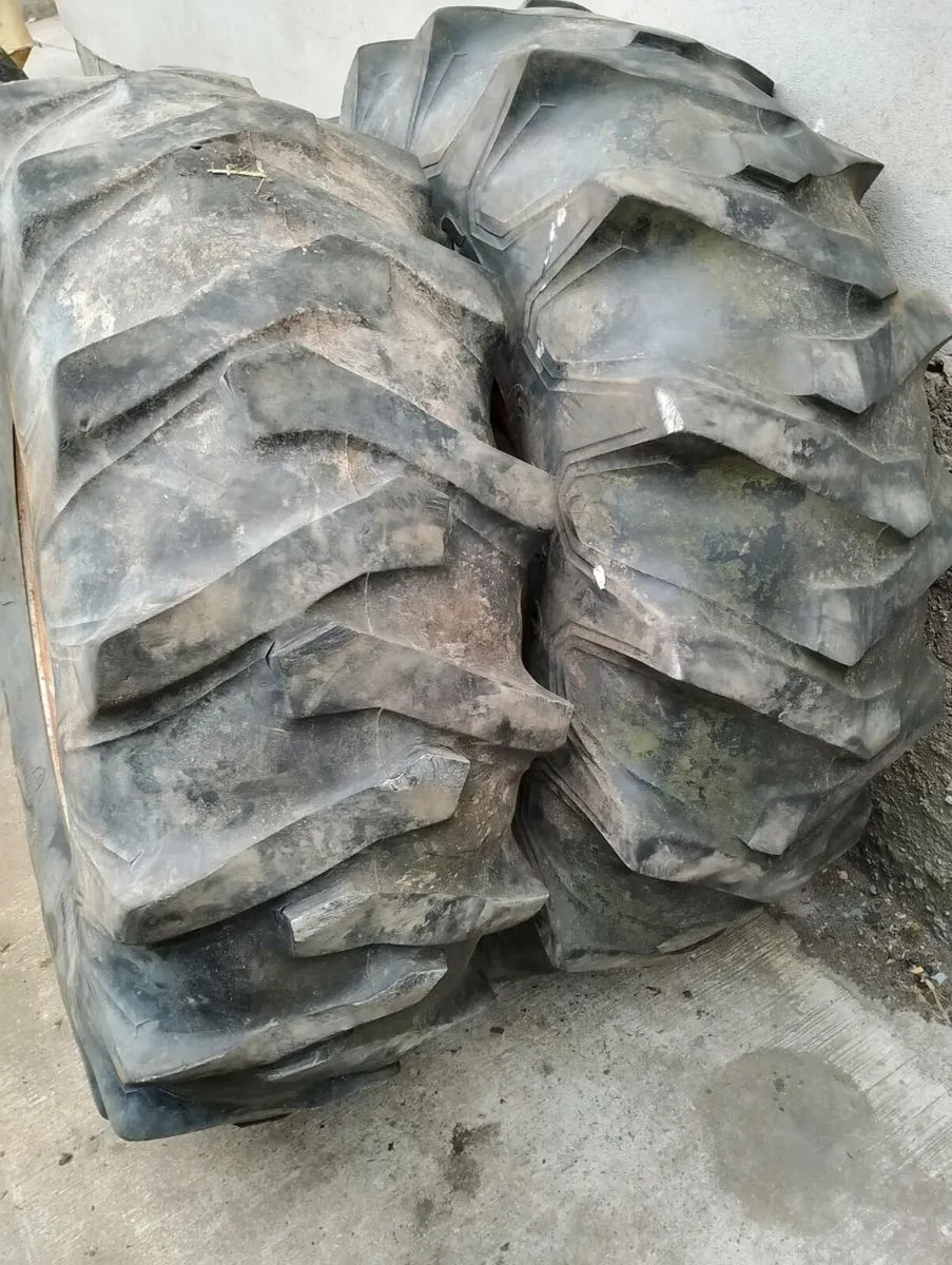 Tanker Wheels Wide 8 Stud 18.4-26 12 Ply Firestone - Image 4