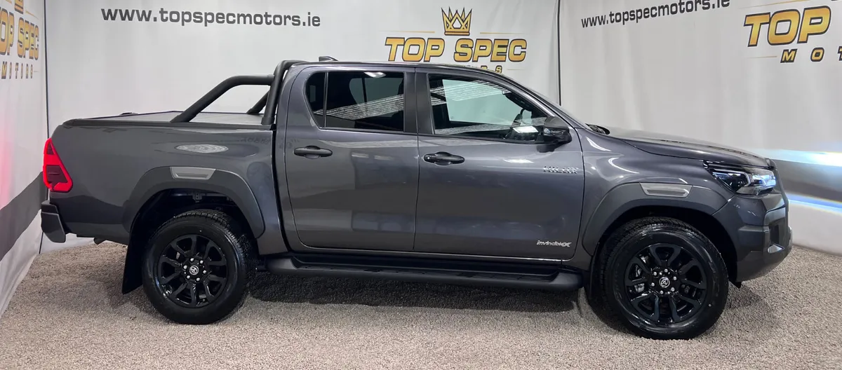 Toyota Hilux 2026 Invicible X Auto 2.8d4d - Image 3