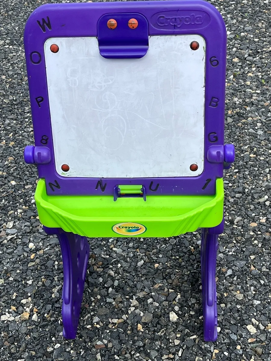 Kids art table with fold up white board - Image 2