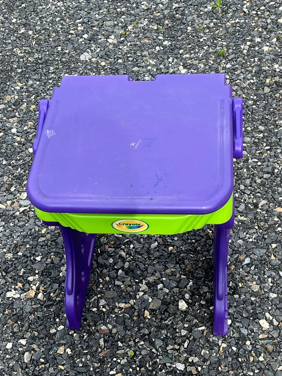 Kids art table with fold up white board - Image 1