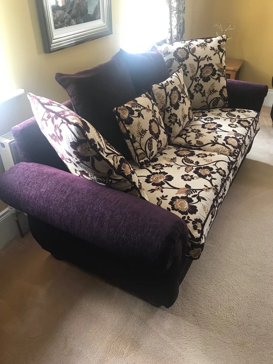 Couch/chairs - Image 1