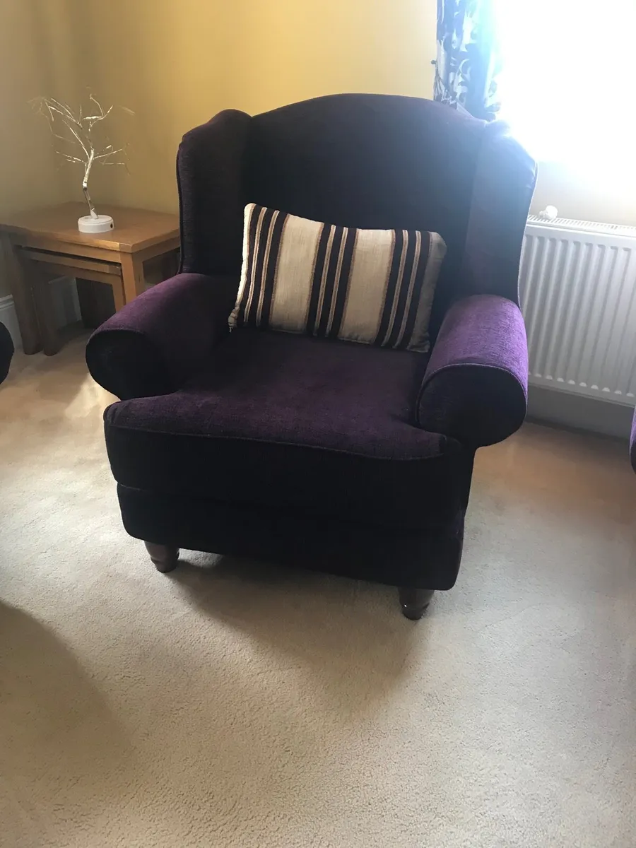 Couch/chairs - Image 4