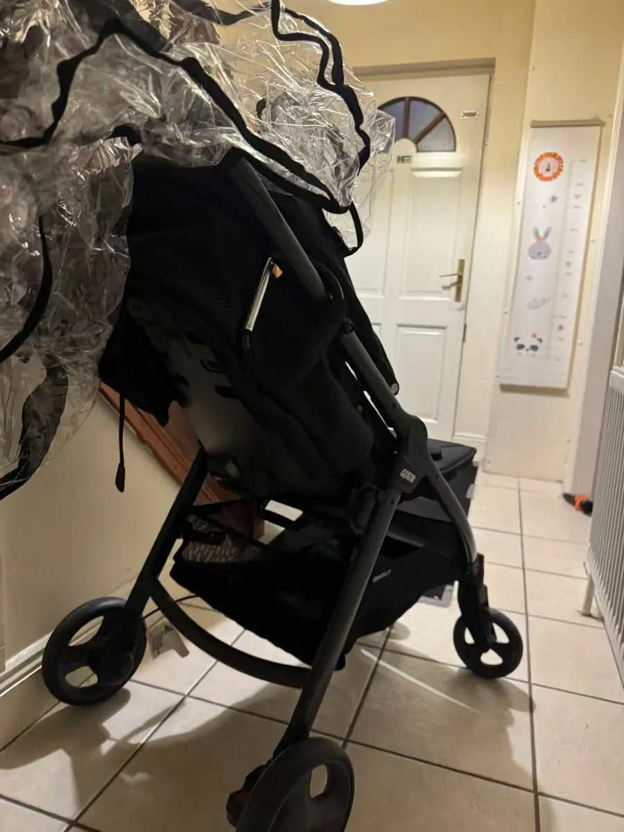 Mamas & Papas Armadillo Pushchair – Ebony | Compac - Image 4