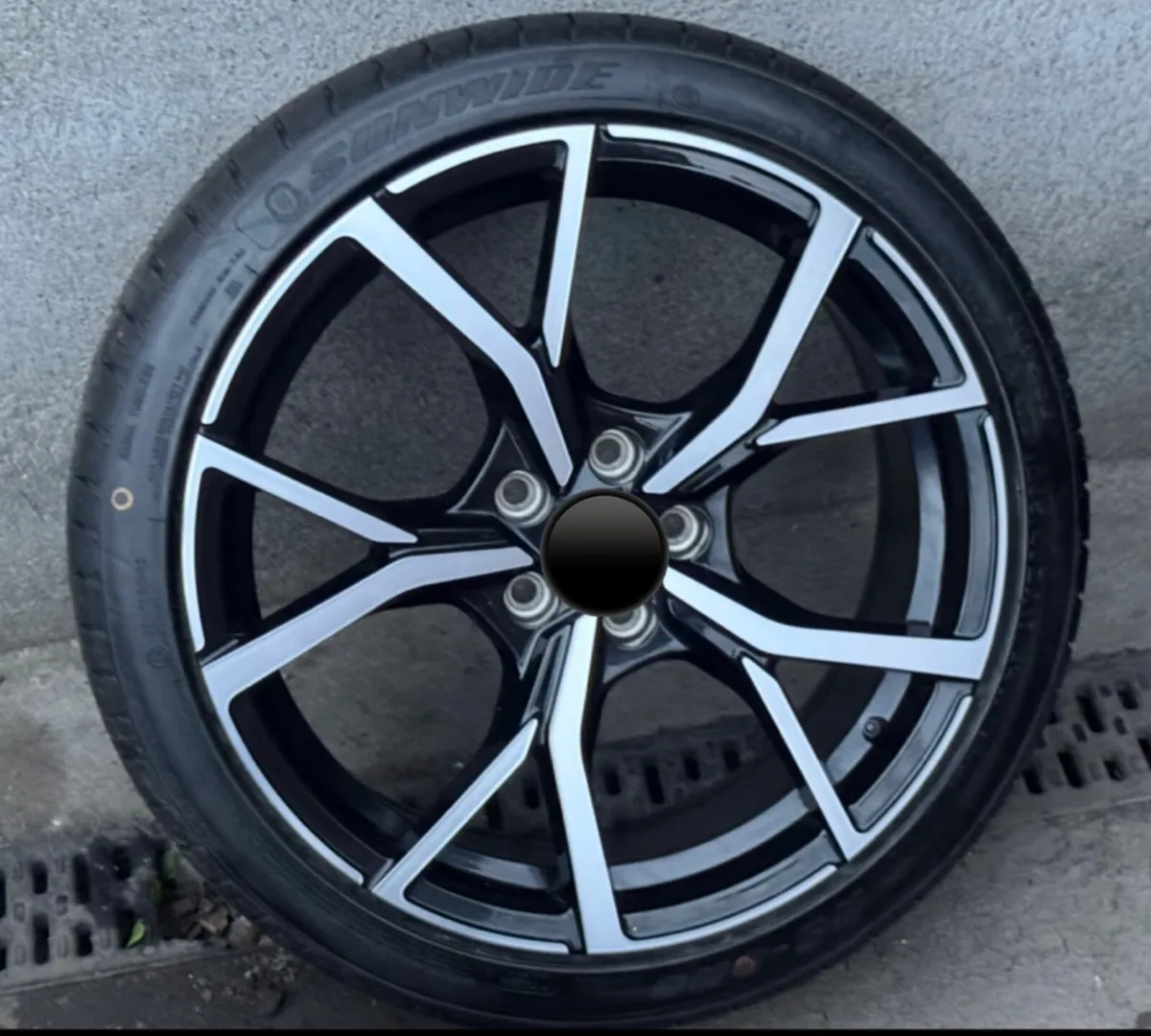 18” Estrol alloy and tyres 5x112