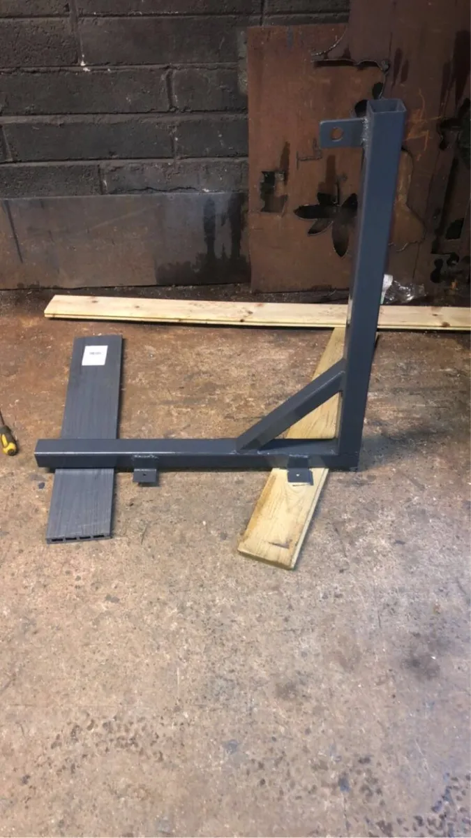 Boxing bag wall bracket - Image 3