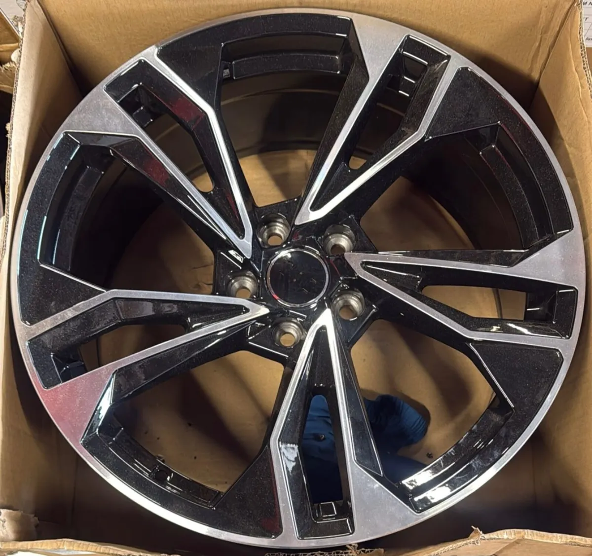 19” black / polished 5x112 alloys & tyres