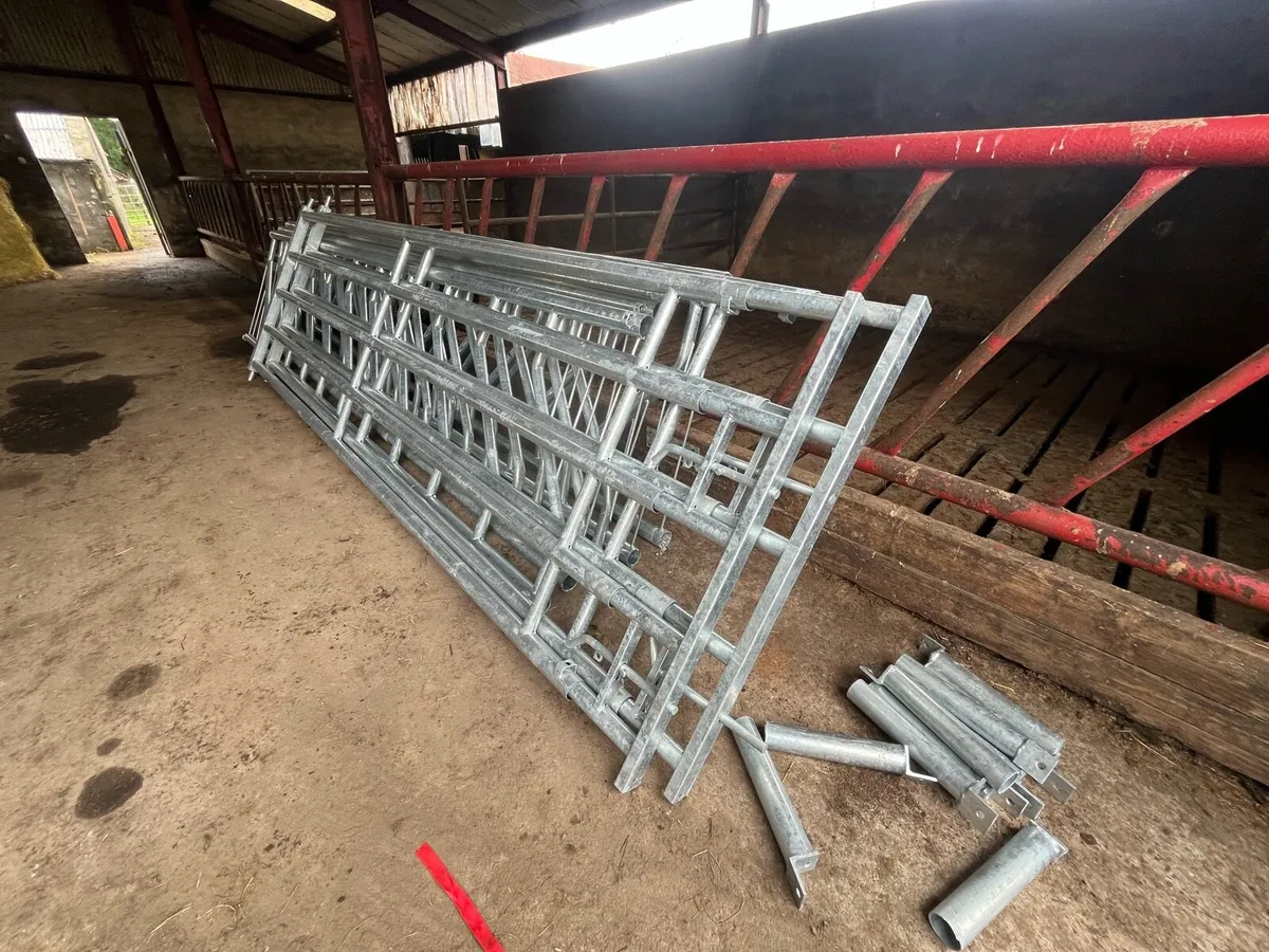 Gates and barriers - Image 2