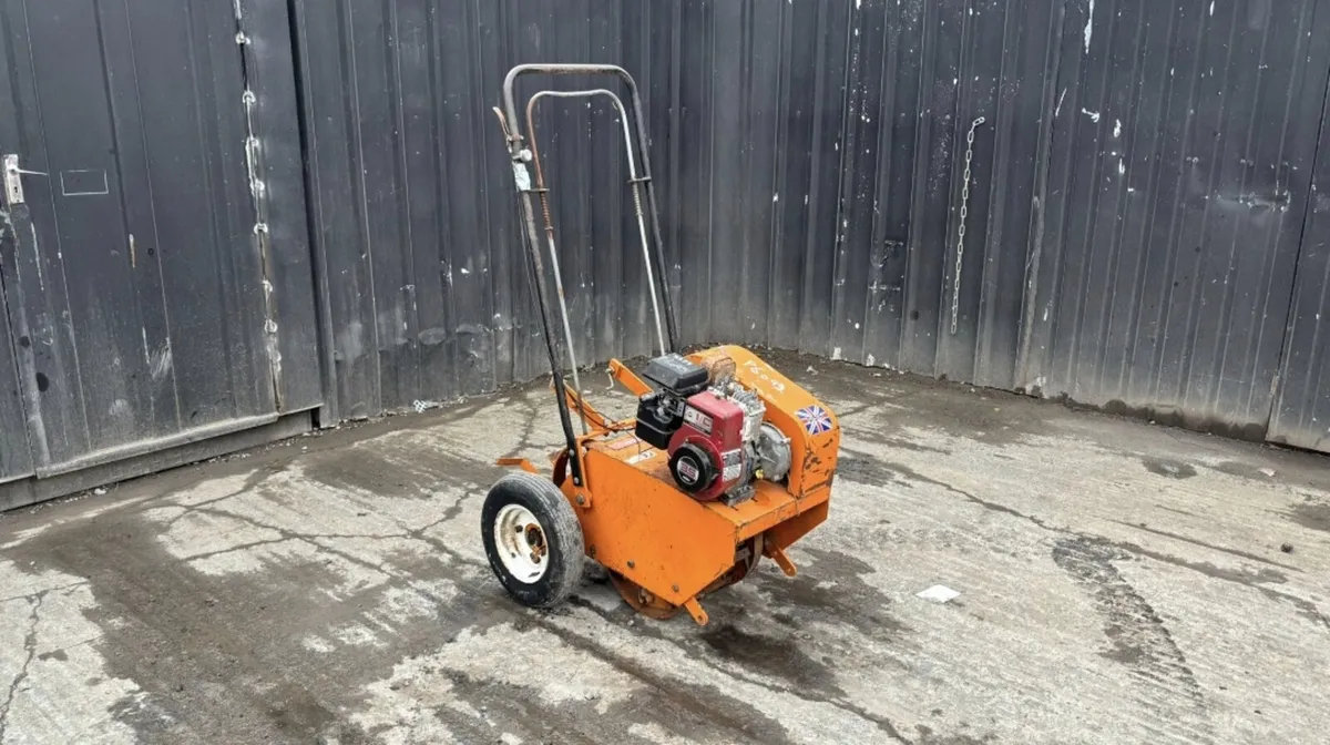 SISIS Auto-Turfman 3 Aerator - Image 1