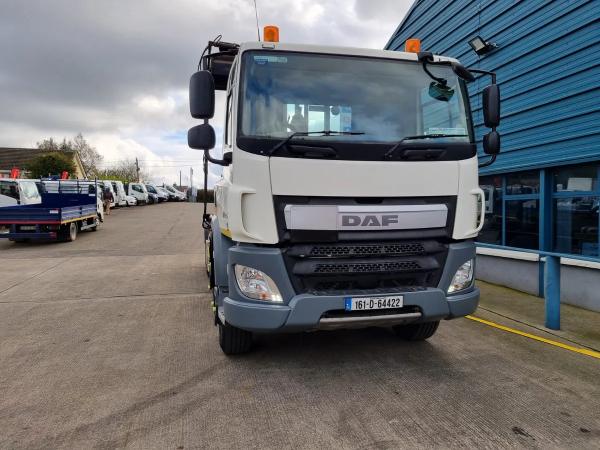 2016 DAF CF 8X4 HOOKLOADER - Image 3
