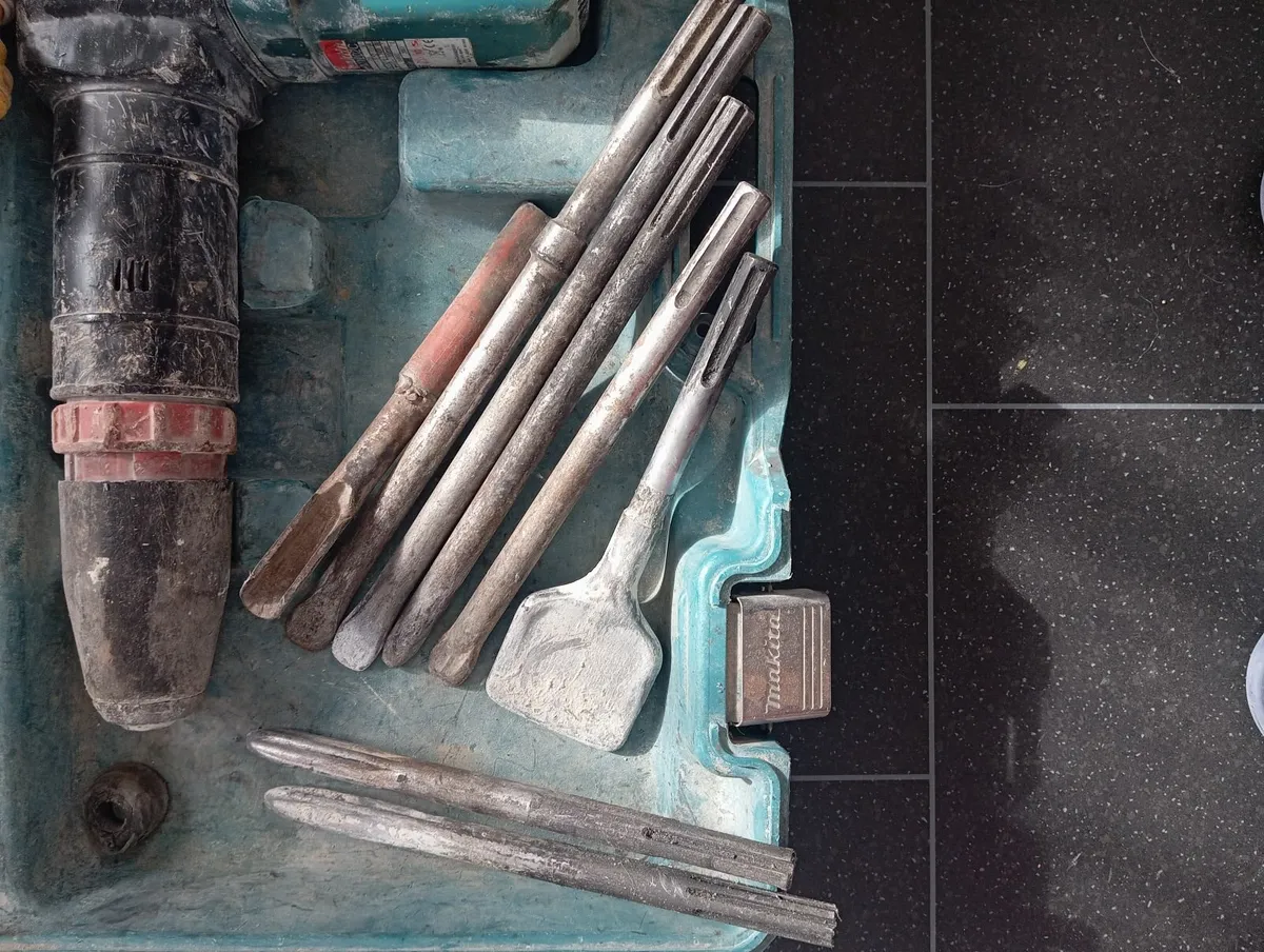 kango Makita HM1202C - Image 2