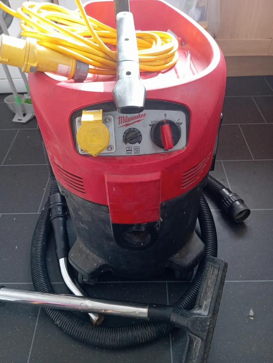 Milwaukee AS 300 EMAC Wet and dry vacuum cleaner M - Image 1