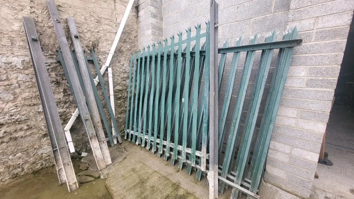 solid steel galvanised Fencing 4 lengths of 9 foot