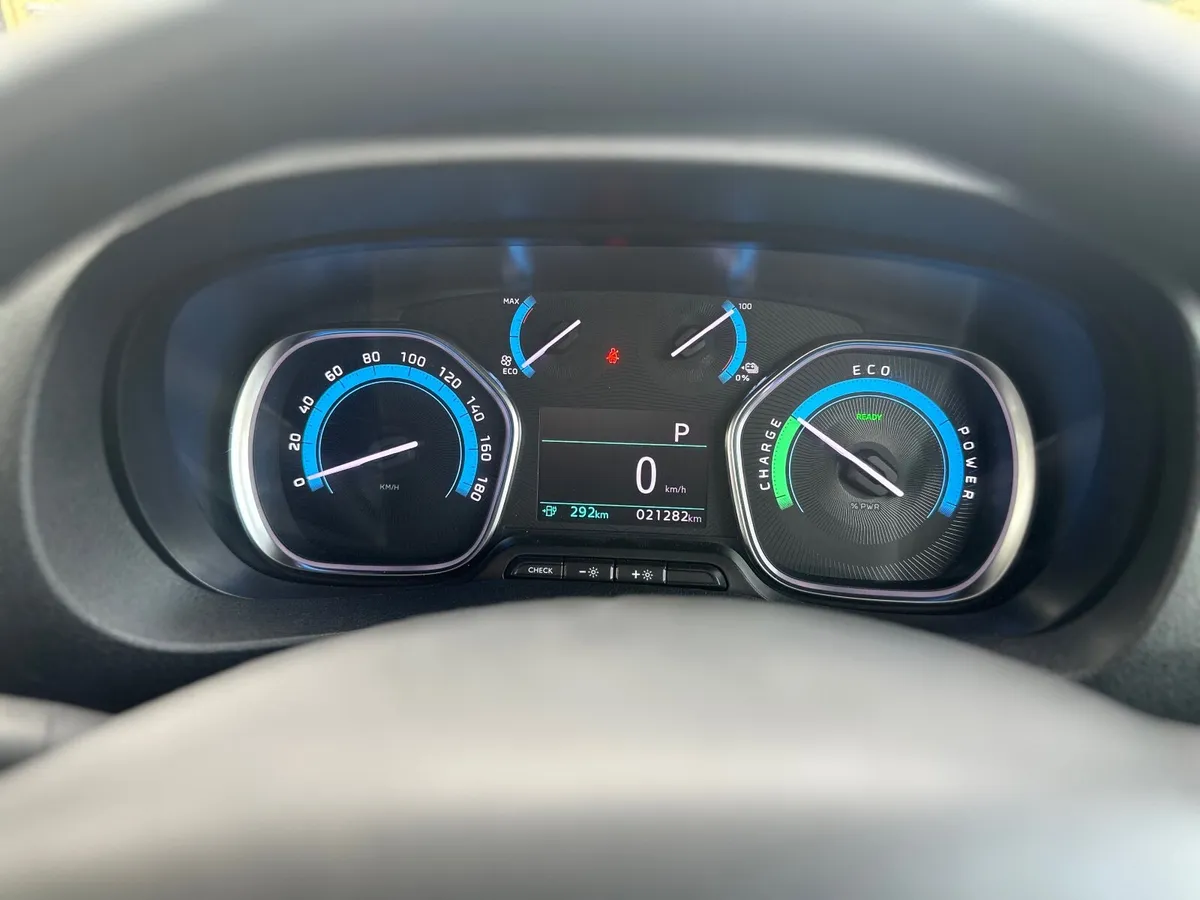 Opel Vivaro 2022 auto electro 300+km per charge - Image 1