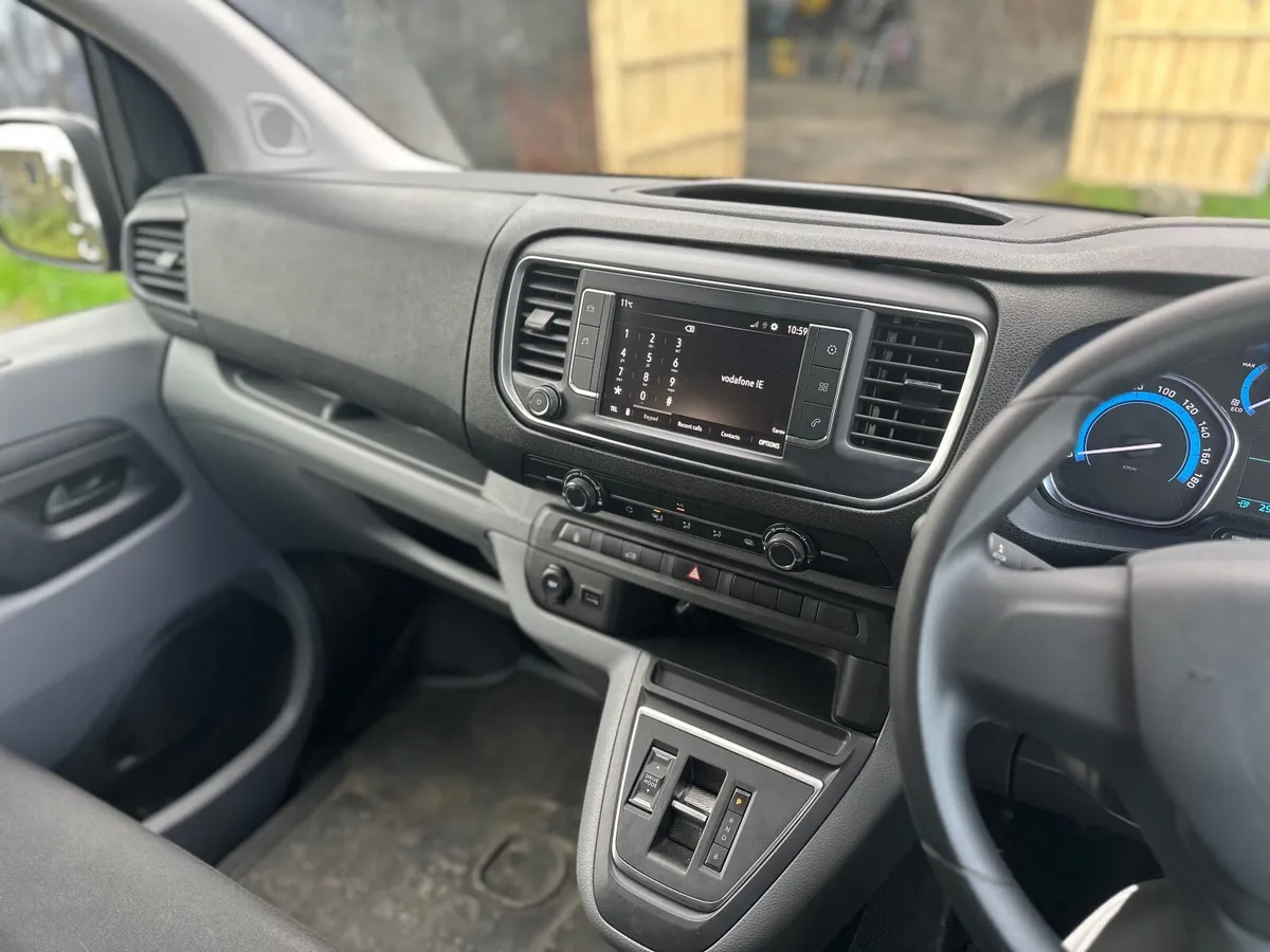 Opel Vivaro 2022 auto electro 300+km per charge - Image 2