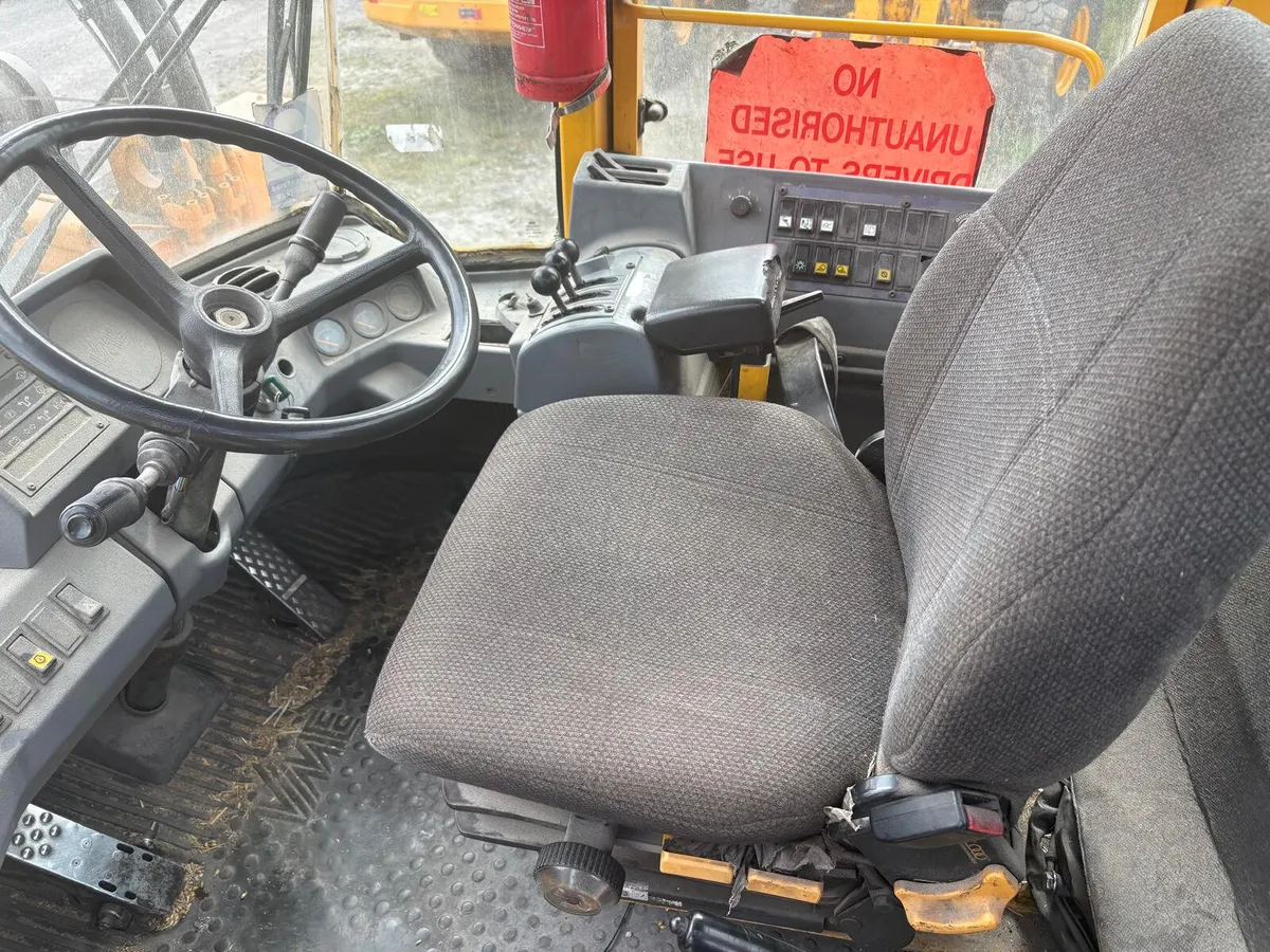 Volvo L120B Loading Shovel - Image 4