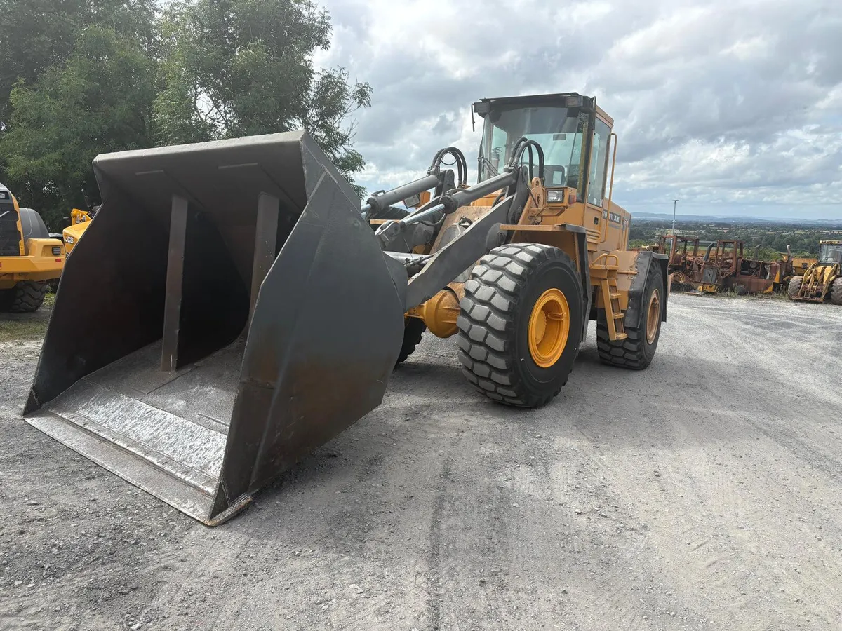 Volvo L120B Loading Shovel - Image 1