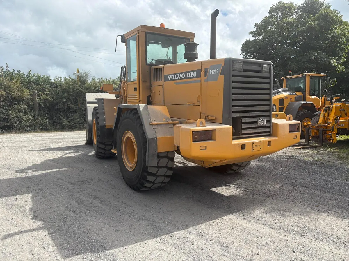 Volvo L120B Loading Shovel - Image 3
