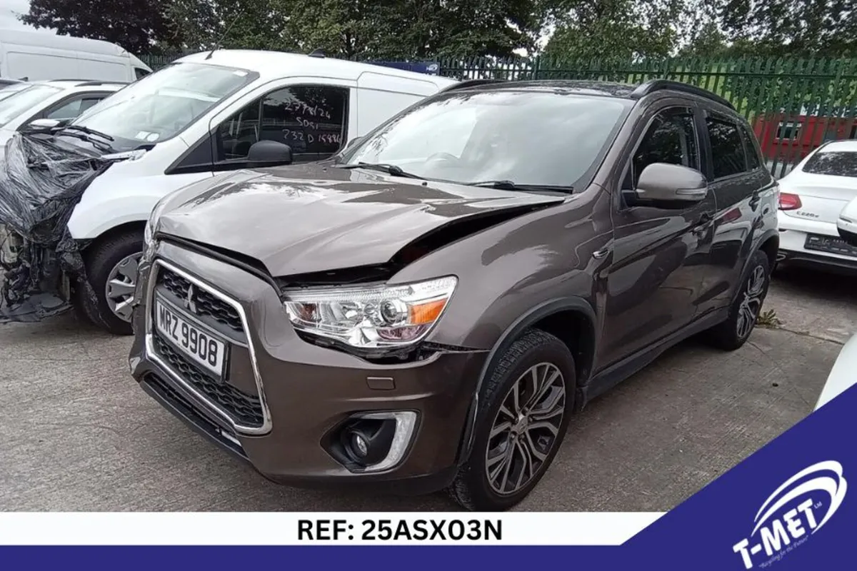 2015 MITSUBISHI ASX BREAKING FOR PARTS - Image 1
