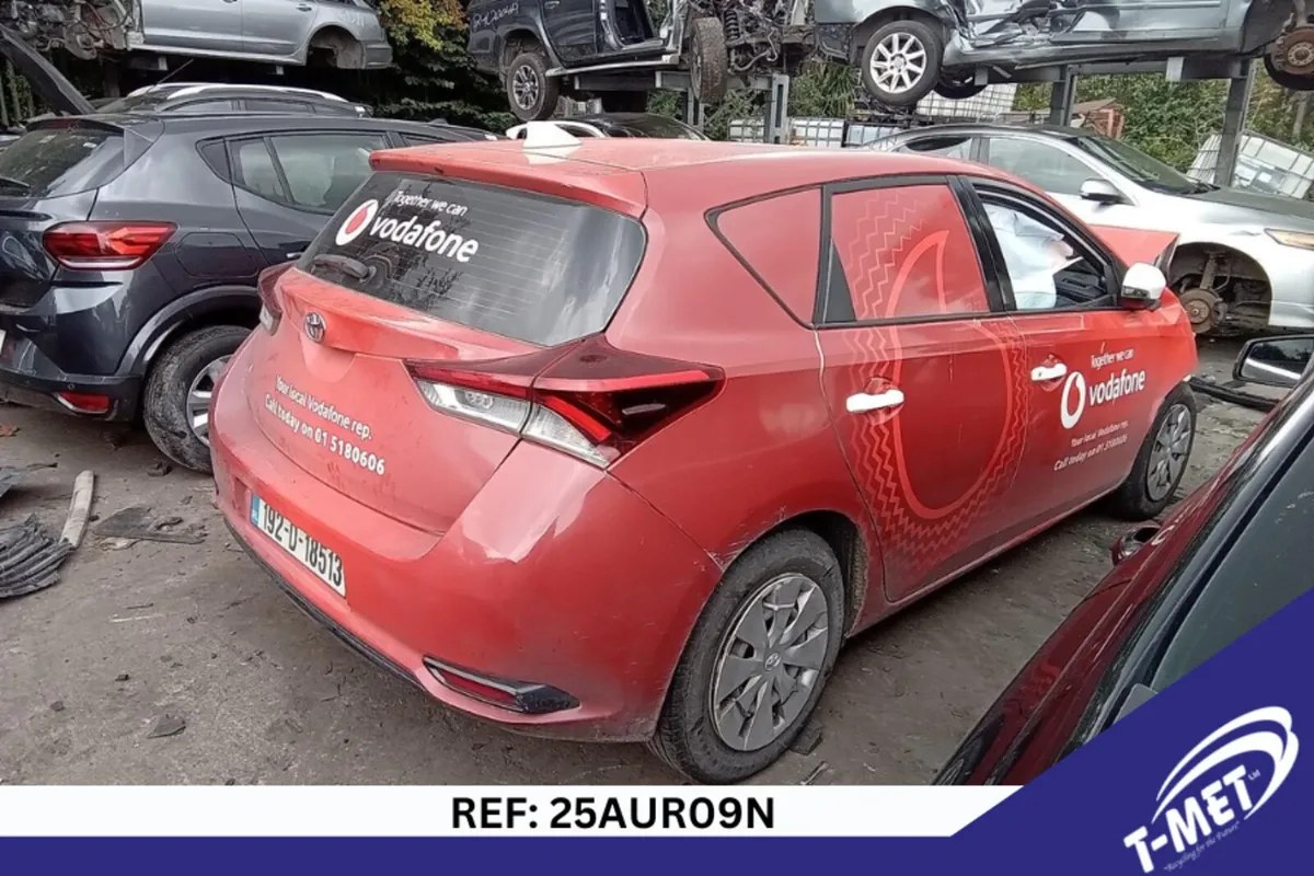 2019 TOYOTA AURIS BREAKING FOR PARTS - Image 1