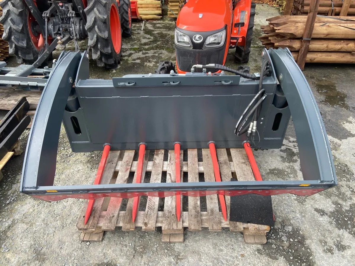 Bale splitter ,buckets, grabs ,pallet toes - Image 3