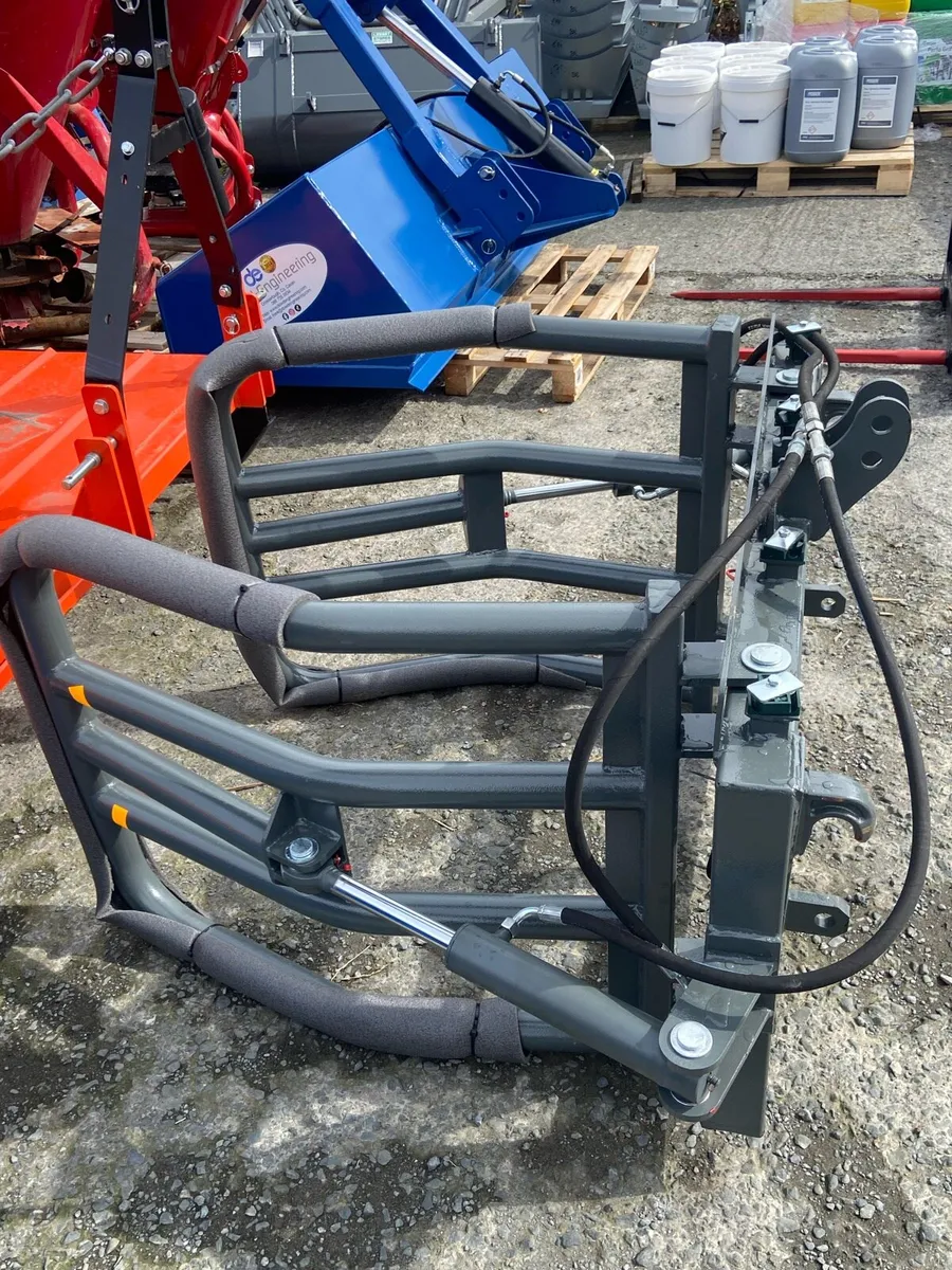 Bale splitter ,buckets, grabs ,pallet toes - Image 1