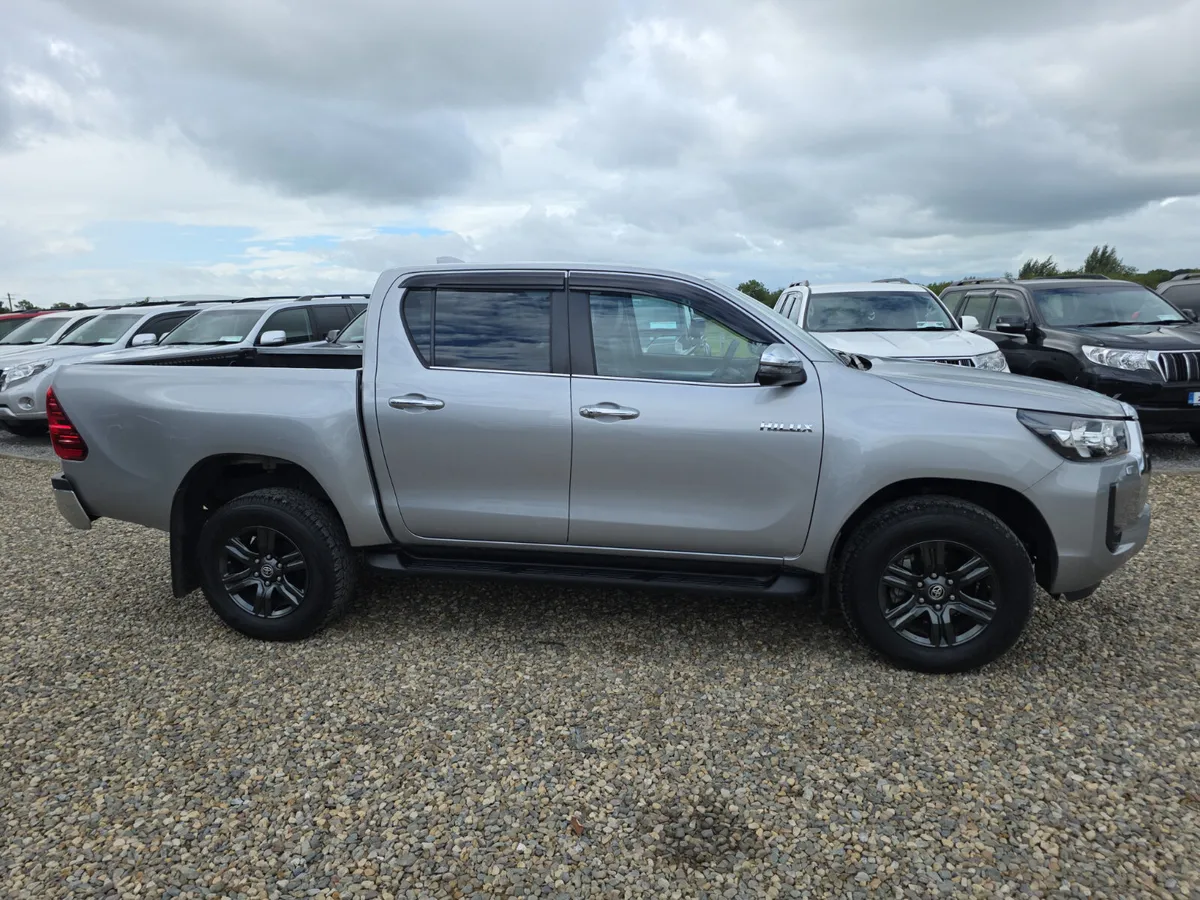 Toyota Hilux 2.8 D4D SR5 "Extras" - Image 3