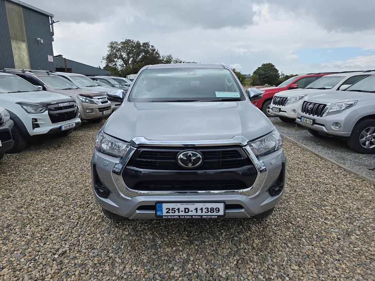 Toyota Hilux 2.8 D4D SR5 "Extras" - Image 2