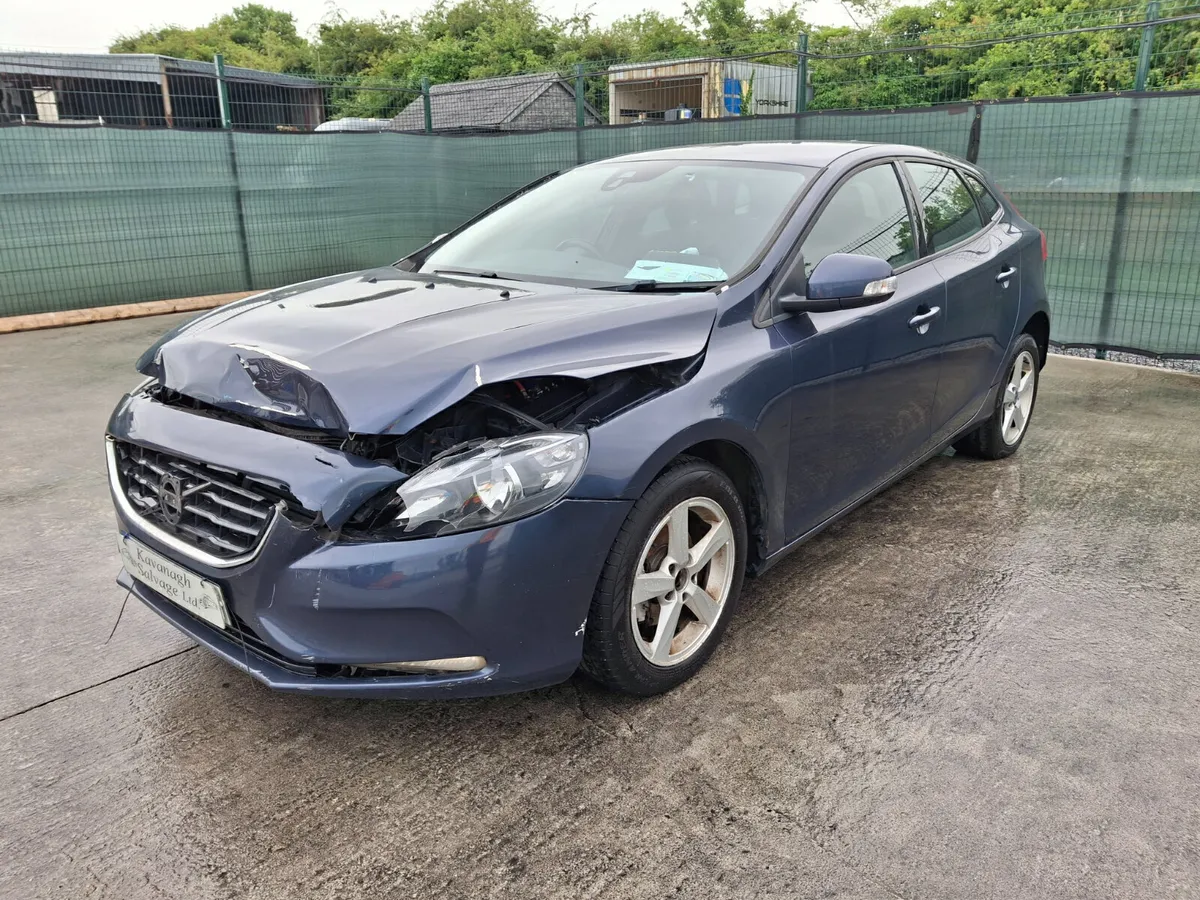 €300 OFF!!!!! *142 Volvo V40 1.6 Diesel - Image 2