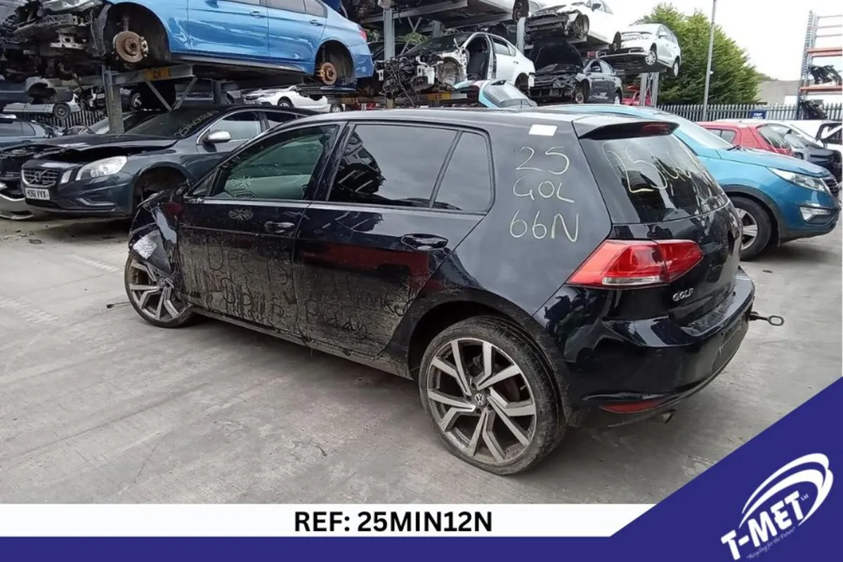 2013 VOLKSWAGEN GOLF BREAKING FOR PARTS - Image 1