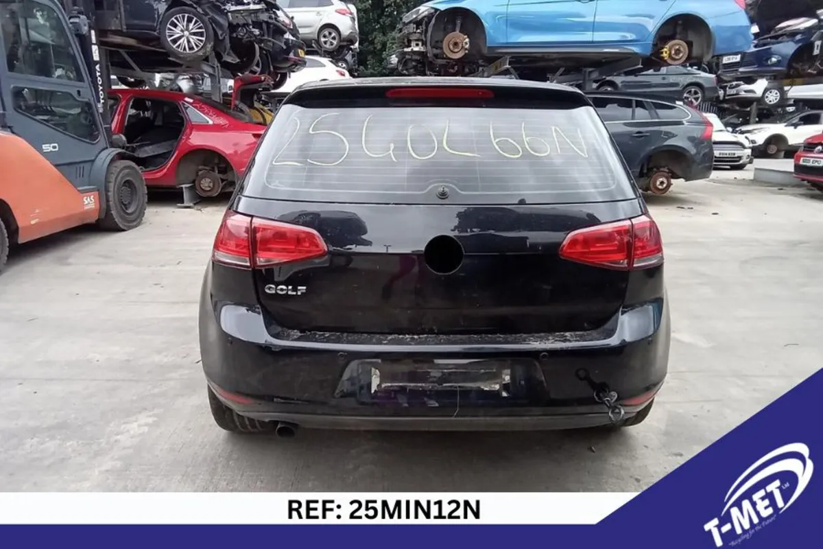 2013 VOLKSWAGEN GOLF BREAKING FOR PARTS - Image 2