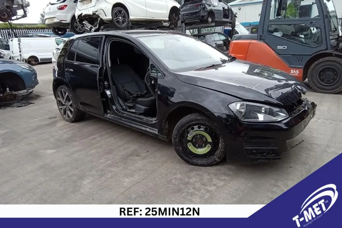 2013 VOLKSWAGEN GOLF BREAKING FOR PARTS - Image 4